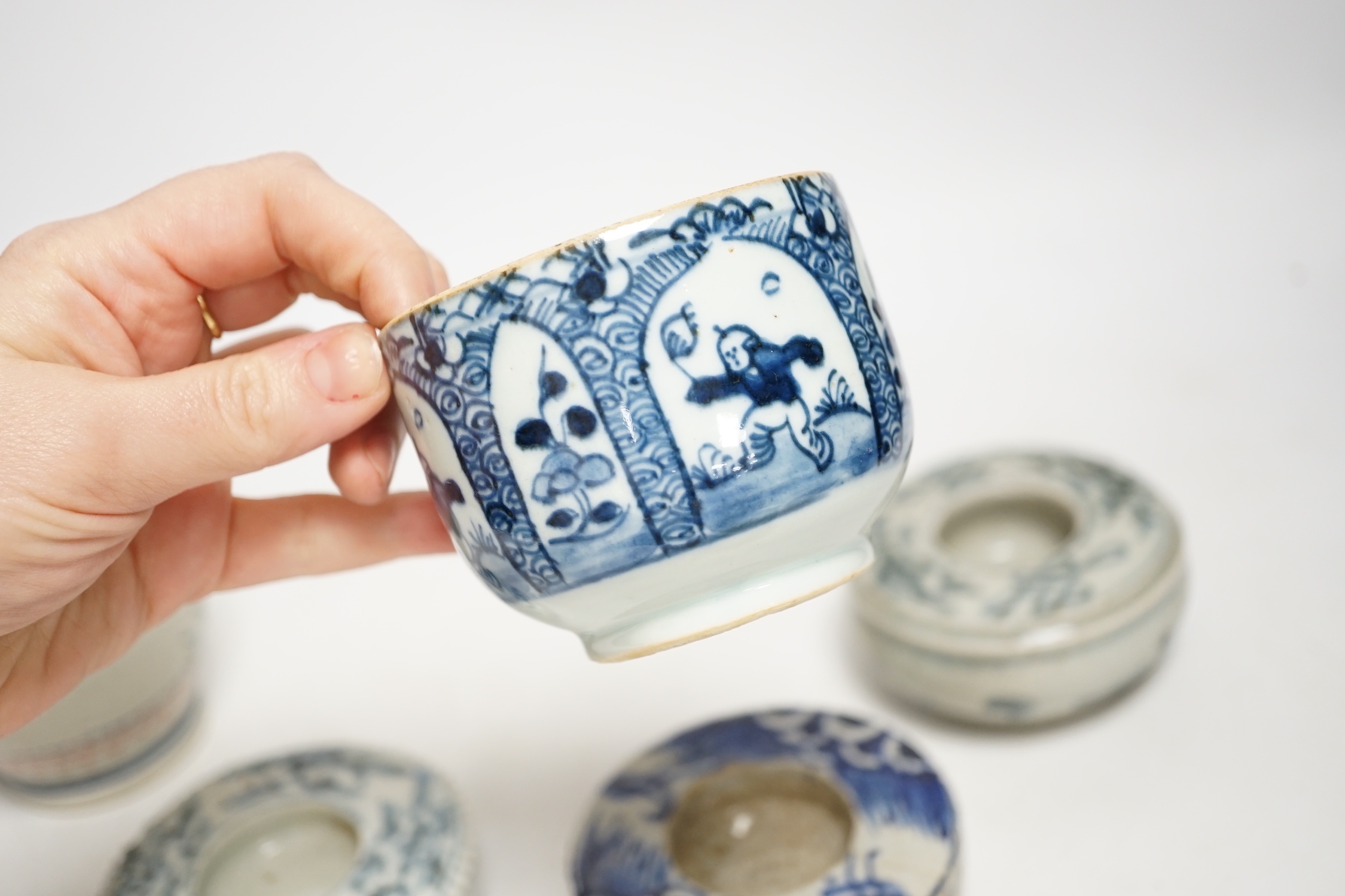 A group of Chinese ceramics, 17th/18th century, to include a famille verte mug (lacking handle) two U shaped bowls and three blue and white brush washers, largest 14cm high (a.f.)